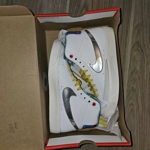 Like new, Nike Blazers. 5.5Y/7W